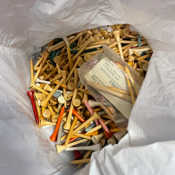 Golf tees mixed sizes over 400 pc 
Good conditions - Picture 3 of 4